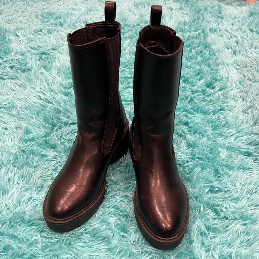 Nine West Lug Boots size 8 like new only wore once.